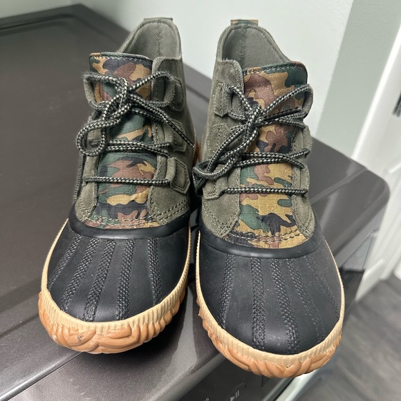 Sorel boots - Picture 3 of 4